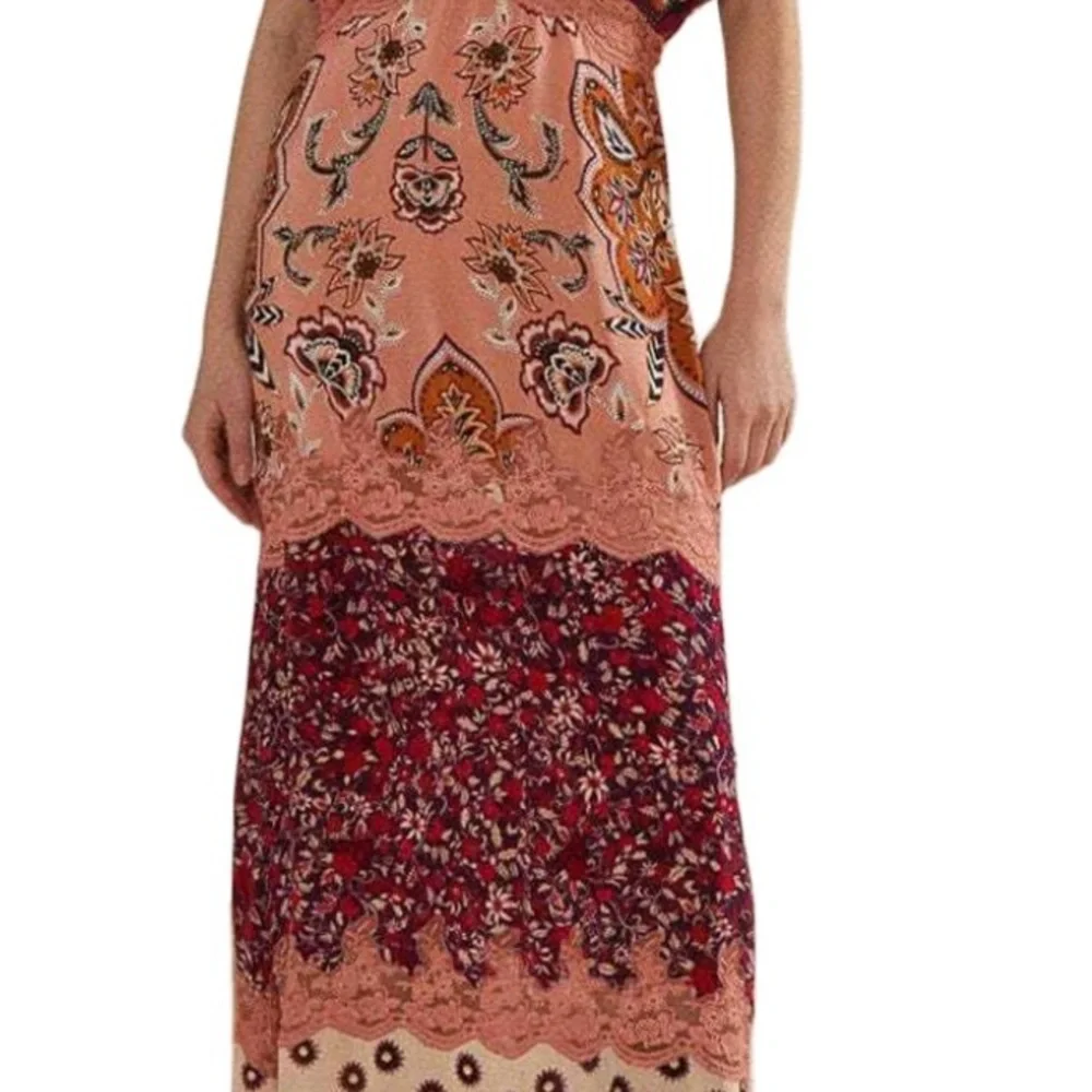 Farm Rio Glam Tapestry Laces Short-Sleeve Maxi Dress - Picture 4 of 16